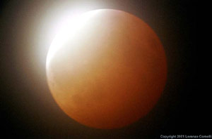 Lunar eclipse: image by Lorenzo Comolli